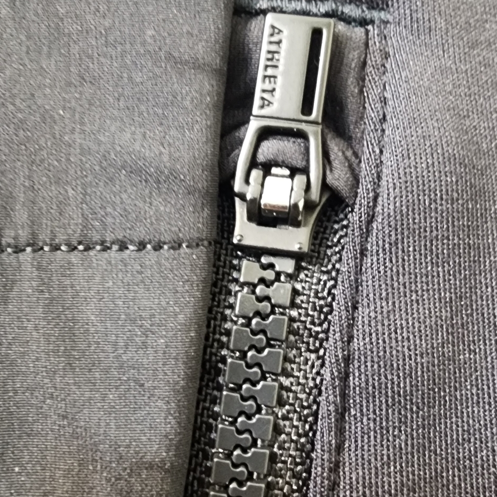 Athleta Black Leggings with Zipper Pockets - Picture 4 of 10
